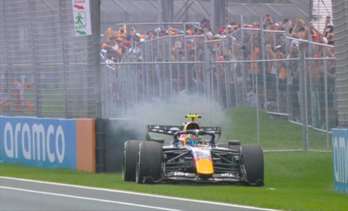 Ritiro per Hadjar a Melbourne: motore Red Bull Ford in fumo