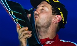 Ritiro Vettel, il saluto della Ferrari: «Ti vogliamo bene Seb, in bocca al lupo per tutto» - Ritiro Vettel, il saluto della Ferrari: «Ti vogliamo bene Seb, in bocca al lupo per tutto»