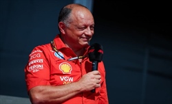 Ritorno in Rosso? Vasseur non chiude la porta a Sainz: «Ho un enorme rispetto per lui»
