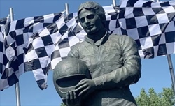 Rubata la statua dedicata a Gilles Villeneuve. L'appello di Jacques: «Non siete umani»