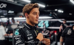 Russell commenta il sorpasso di Verstappen in qualifica: «Sa quello che fa. La FIA ha regole rigide»