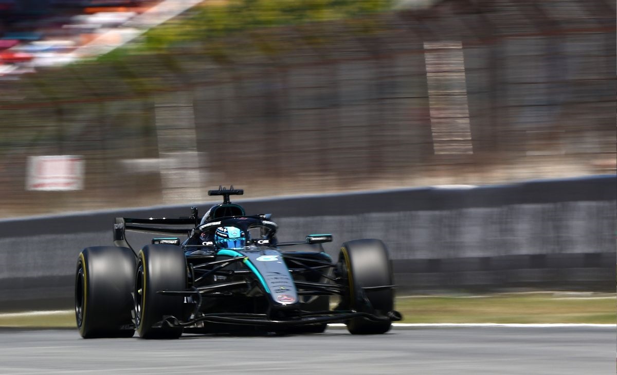 Russell: «Felice per Lewis. La Ferrari sta diventando una minaccia»