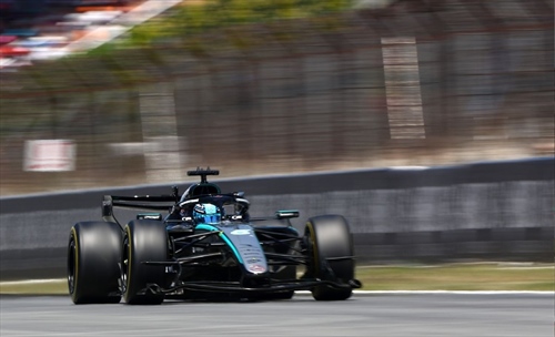 Russell: «Felice per Lewis. La Ferrari sta diventando una minaccia»