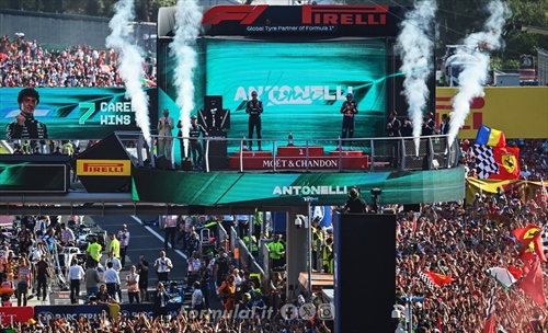 Russell fischiato a Monza: la passione ha superato il limite?