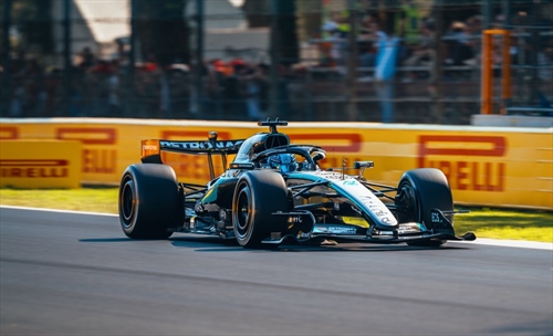 Russell fischiato a Monza: la passione ha superato il limite? - Russell fischiato a Monza: la passione ha superato il limite?