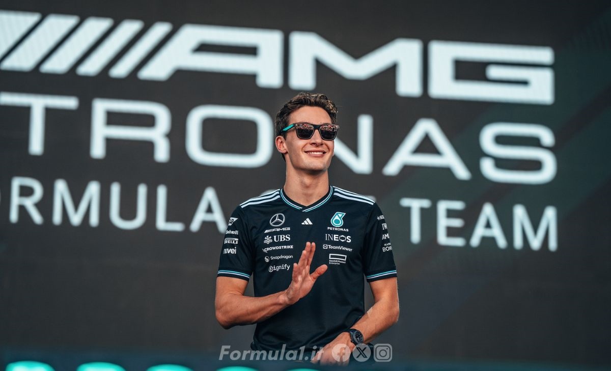 Russell istiga i piloti della McLaren: «La macchina è forte nelle mani giuste» Russell istiga i piloti della McLaren: «La macchina è forte nelle mani giuste»