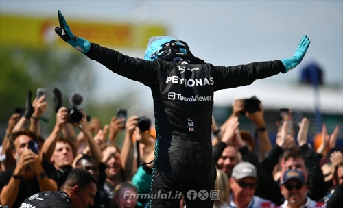 Russell-Mercedes: cambiare ora sarebbe folle e assolutamente poco intelligente - Russell-Mercedes: cambiare ora sarebbe folle e assolutamente poco intelligente