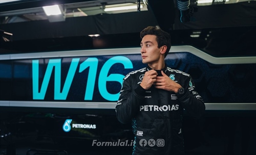 Russell ne è certo: «Se fossi arrivato prima in Mercedes avrei due Mondiali a mio nome»