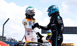 Russell, Norris e Albon scherzano sulla carriera di Hamilton: «È proprio avido» - Russell, Norris e Albon scherzano sulla carriera di Hamilton: «È proprio avido»