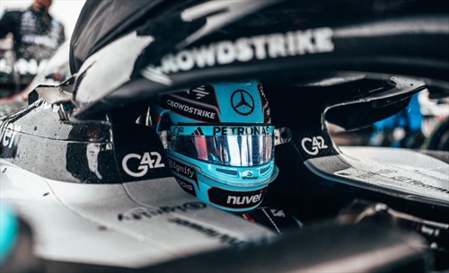 Russell paga la scelta coraggiosa: da quarto a decimo a Silverstone