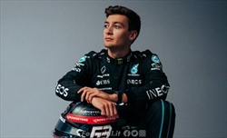 Russell presenta il casco per la prima stagione in Mercedes: Ho pensato a Schumacher