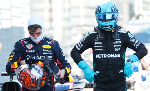 Russell respira e spera, il contropiede di Verstappen gela Silverstone