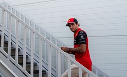 Sainz cerca maggiore confidenza: «Ho faticato con il bottoming e il porpoising al mattino» - Sainz