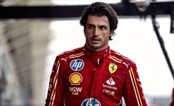 Sainz a tre gare dall'addio: «Posso vincere ancora, non finisce tutto con la Ferrari»