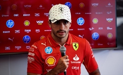 Sainz: «Ancora sei gare in Ferrari. Voglio aiutare il team con la Classifica Costruttori»