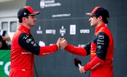 Sainz: «Binotto è un ottimo leader. Quest'anno la Ferrari sta facendo un lavoro pazzesco» - Sainz: «Binotto è un ottimo leader. Quest'anno la Ferrari sta facendo un lavoro pazzesco»