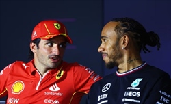 Sainz: «Binotto non avrebbe preso Hamilton? No comment». Ma cosa pensa davvero? - Sainz: «Binotto non avrebbe preso Hamilton? No comment». Ma cosa pensa davvero?