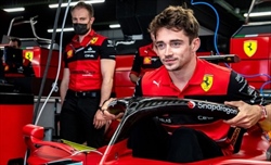 Sainz cerca la vittoria in patria, Leclerc è disposto a perdere? Il pensiero dei piloti - Sainz cerca la vittoria in patria, Leclerc sarebbe disposto ad aiutarlo? Il pensiero dei piloti