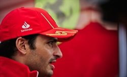 Siparietto a Suzuka: Sainz non riconosciuto, la sicurezza non lo fa entrare nel paddock - Sainz come Hamilton: lo spagnolo non viene riconosciuto all'ingresso del paddock