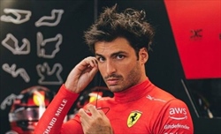 Sainz dice addio alla Ferrari: «Darò tutto per la squadra nel 2024»