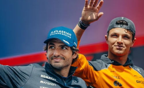 Sainz difende Norris: «È uno dei più veri in griglia»