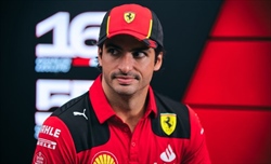 Sainz è fiducioso: «Vettura 2024 molto diversa rispetto alla SF-23» - Sainz è fiducioso: «Vettura 2024 molto diversa rispetto alla SF-23»