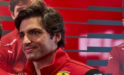 Sainz fa progressi: Gioco molto con gas e freno, anche durante la gara