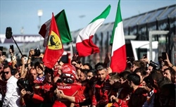 Sainz, Hamilton e l'italietta dei voltagabbana - Sainz, Hamilton e l'italietta dei voltagabbana