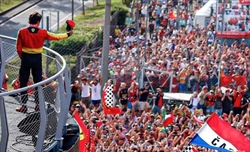 Sainz: «La Ferrari è speciale, sarà difficile dire addio»
