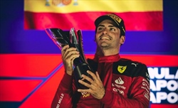 Sainz: «La Ferrari ha dimostrato di saper reggere la pressione»