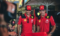 Sainz: «Non mi sento secondo a Leclerc, la priorità è la Ferrari»