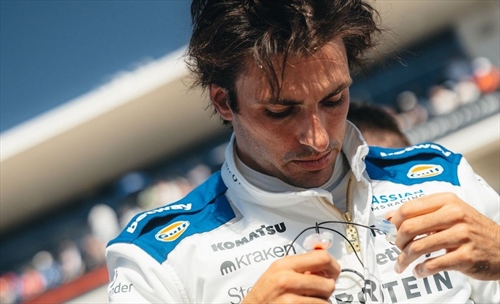 Sainz non si accontenta: il sorpasso su Antonelli costa caro