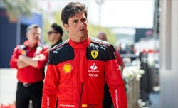 Sainz ottimista per il weekend: «La Ferrari sarà più competitiva a Jeddah. Solo un problema»