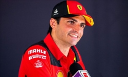 Ferrari, Sainz fiducioso: «A Jeddah per giocarcela con i nostri rivali» - Sainz ottimista per il weekend: «La Ferrari sarà più competitiva a Jeddah. Solo un problema»