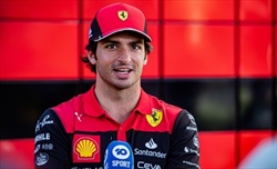 Sainz rinnova con la Ferrari: Sono felice, la F1-75 mi permetterà di inseguire i miei sogni
