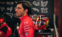 Sainz rivela cosa manca alla Ferrari per «avere un pacchetto completo»