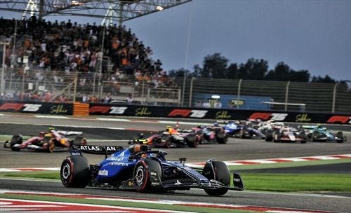 Sainz si ritira in Bahrain: «Impossibile continuare dopo il contatto con Tsunoda»