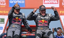 Sainz Sr vince la Dakar, i complimenti del figlio: «Che orgoglio» - Sainz Sr vince la Dakar, i complimenti del figlio: «Che orgoglio»