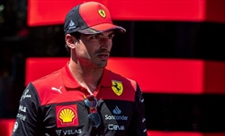 Sainz sul titolo: «Forse ci occorrerà un aiutino, ma non molleremo. Dobbiamo pensare al futuro»