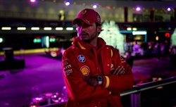 Sainz, tensioni in casa Ferrari: «Non rilascerò dichiarazioni. Parleremo in privato»