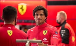 Sainz trasforma il venerdì in un laboratorio: Test utili alla comprensione della vettura - Sainz trasforma il venerdì in un laboratorio: Test utili alla comprensione della vettura