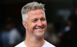 Schumacher attacca Hamilton: «Va alla Ferrari solo per i soldi. Leclerc dovrà batterlo»