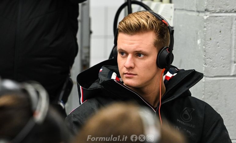 Schumacher paragona la F1 ad una torta: «Sono stanco di vedere gli altri gustarsela» Schumacher paragona la F1 ad una torta: «Sono stanco di vedere gli altri gustarsela»
