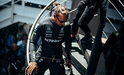 Scontro Hamilton-FIA sui gioielli: Lewis può stare tranquillo, altra proroga in arrivo - Scontro Hamilton-FIA sui gioielli: Lewis può stare tranquillo, altra proroga in arrivo