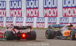 Scontro Sainz-Ricciardo, arrivano le scuse dell'australiano: la reazione del box Ferrari - Scontro Sainz-Ricciardo, arrivano le scuse dell'australiano: la reazione del box Ferrari