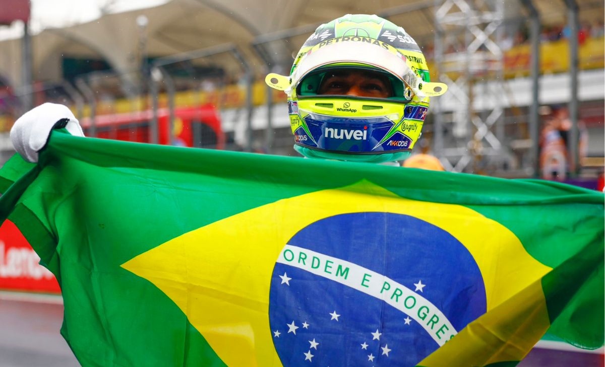 «Senna non ha mai guidato la Ferrari»: il tributo di Hamilton per Interlagos