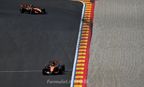 Sepang torna in F1: McLaren alla prova che può riscrivere le gerarchie