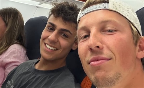 «Shoutout Easyjet!»: ritorno low cost per Lawson e Lindblad - «Shoutout Easyjet!»: ritorno low cost per Lawson e Lindblad