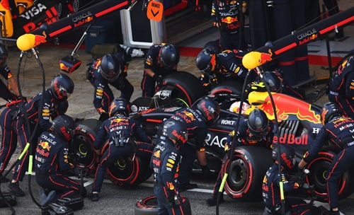 Si discutono le due soste obbligatorie in Formula 1: la Pirelli è favorevole
