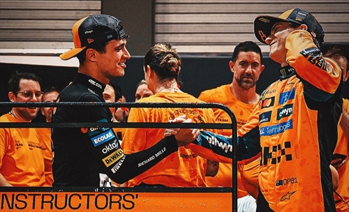 Singapore infiamma la McLaren: le «papaya rules» vacillano - Singapore infiamma la McLaren: le «papaya rules» vacillano